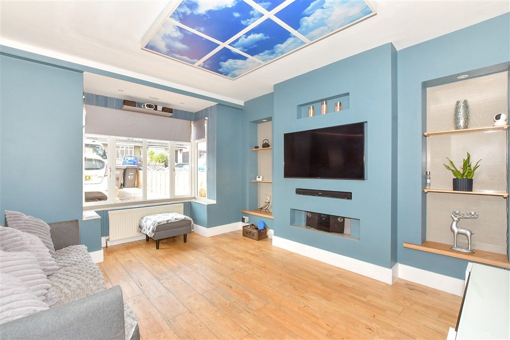 Property photo 3 of 14 Lounge