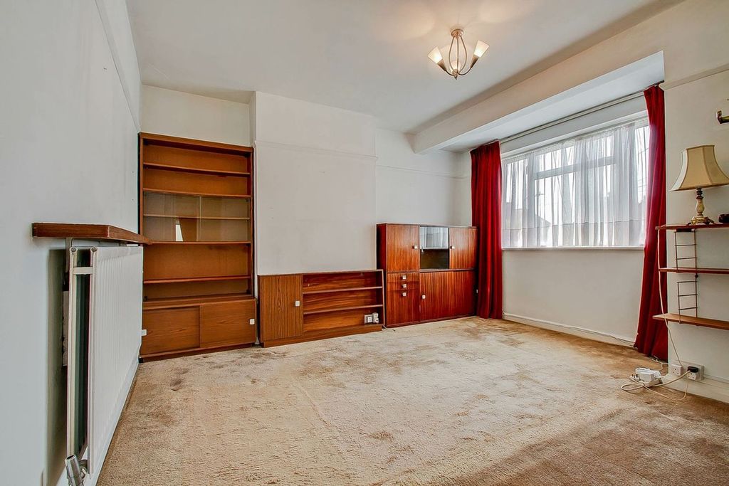 Property photo 3 of 17