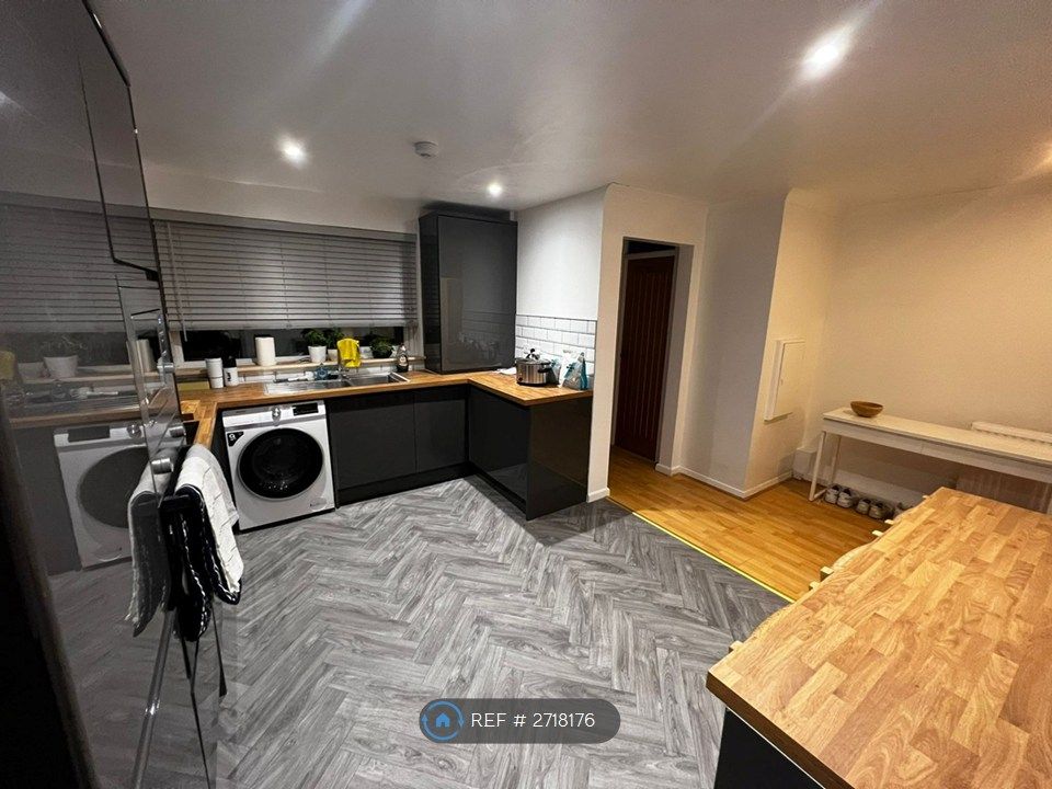 Property photo 2 of 8 Kitchen/Diner And Hallway