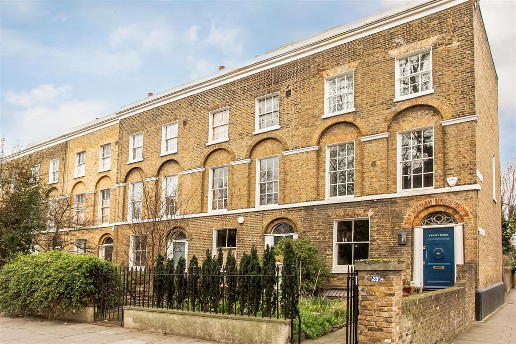 Property photo 1 of 19 Bow Road
