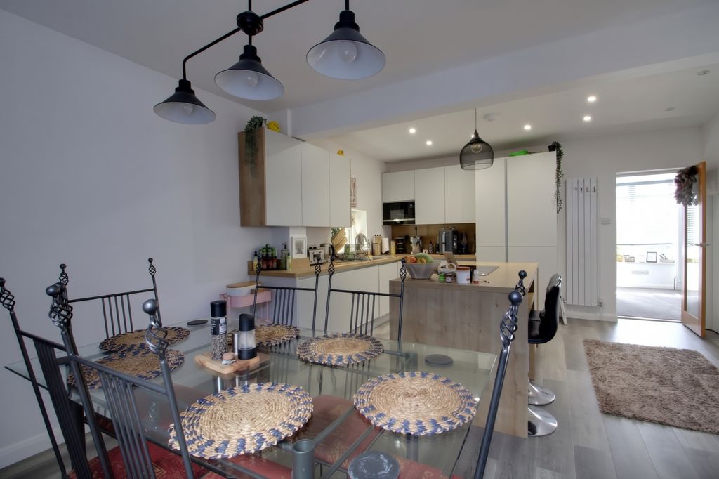 Property photo 2 of 11 Kitchen Diner
