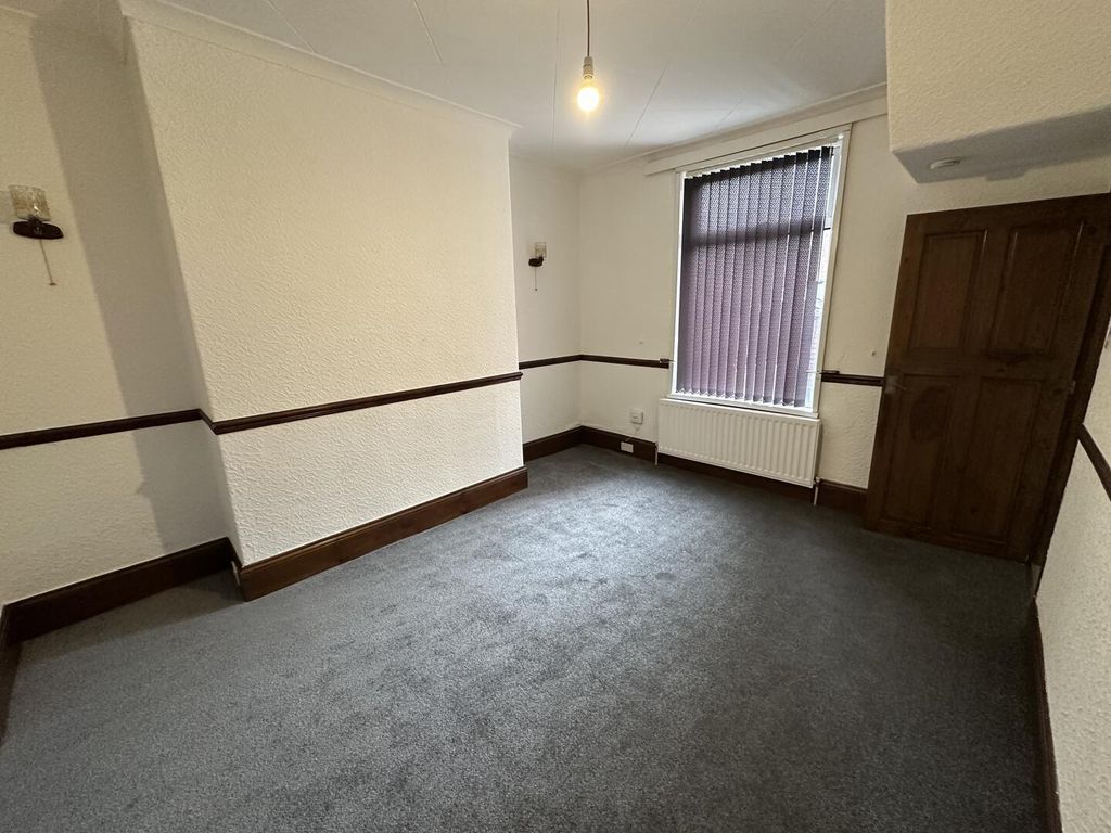 Property photo 3 of 8 Dining Room