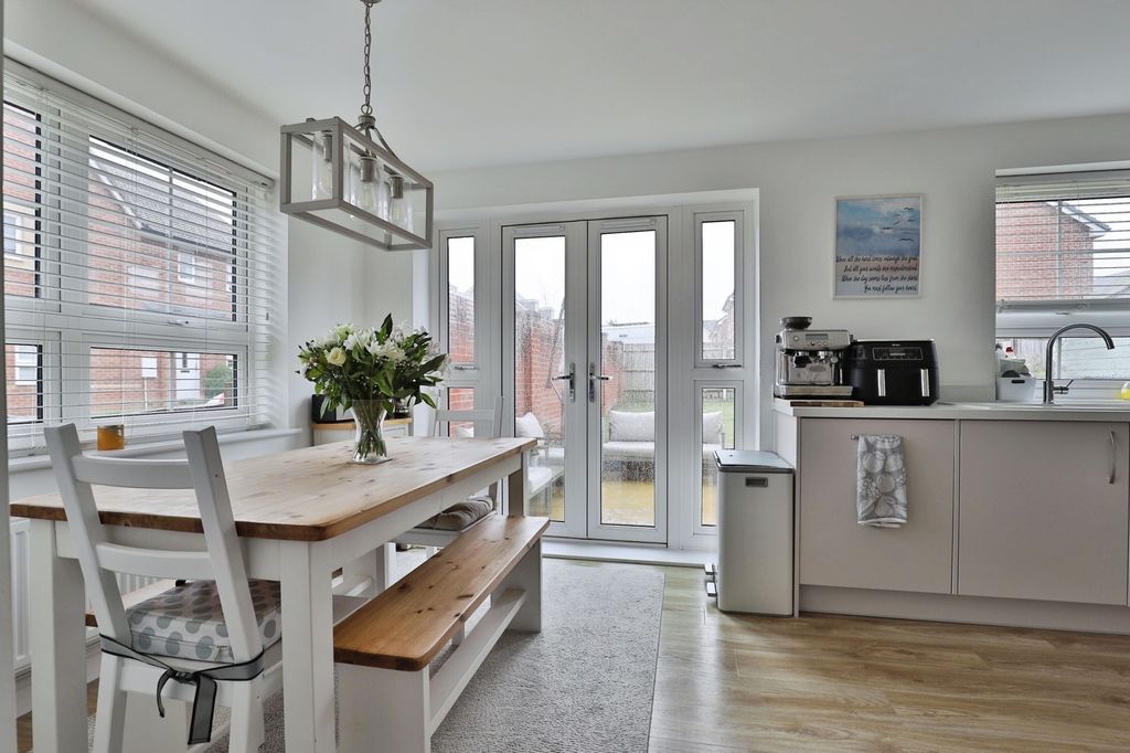 Property photo 3 of 17 Photo