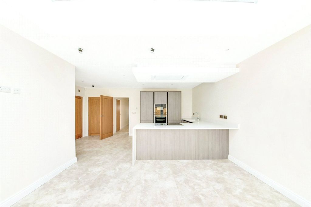 Property photo 3 of 14 Kitchen / Dining