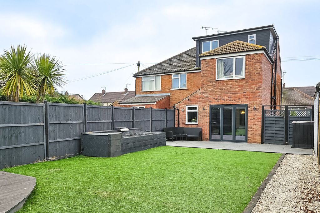 Property photo 2 of 32