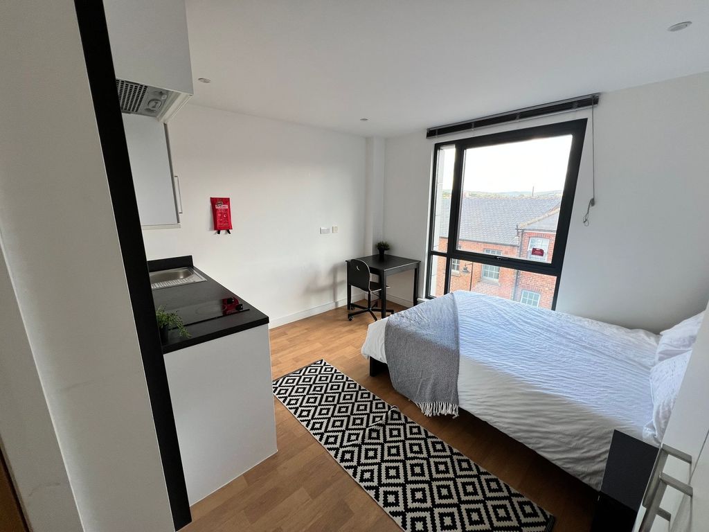 Property photo 3 of 7 Bright, Modern Studio-Style Double Bedroom With A ...