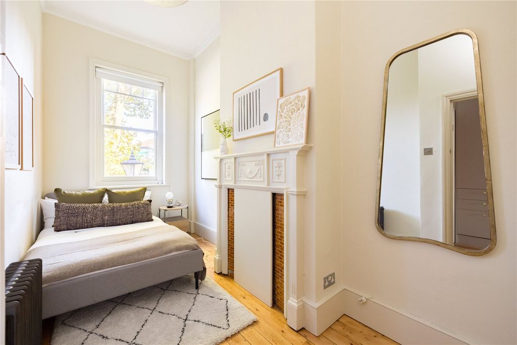 Property photo 1 of 13 Bedroom