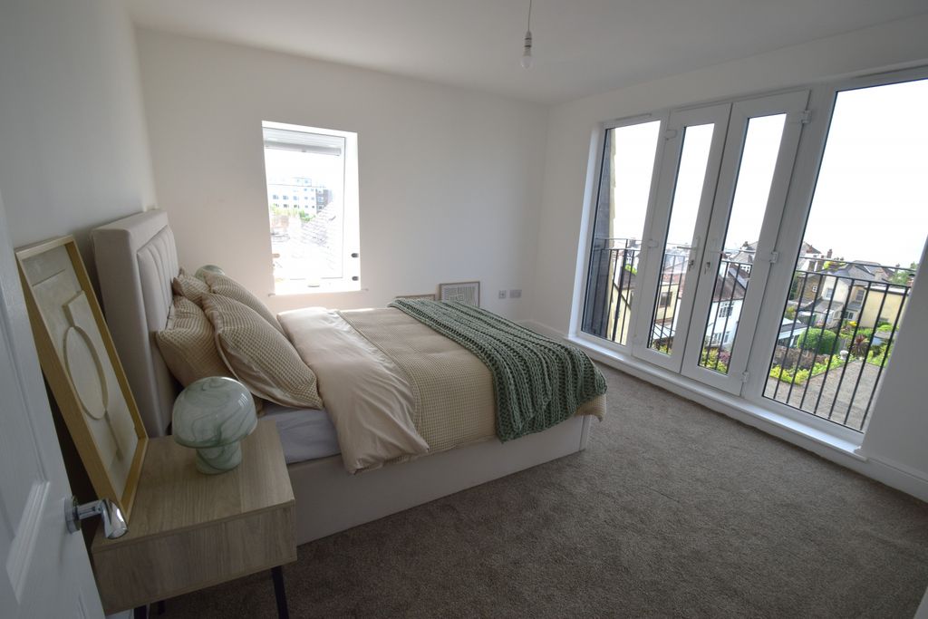 Property photo 1 of 11 1 Bedroom Apartment In The Heart Of Leigh On Sea With 1 Allocated Parking Space