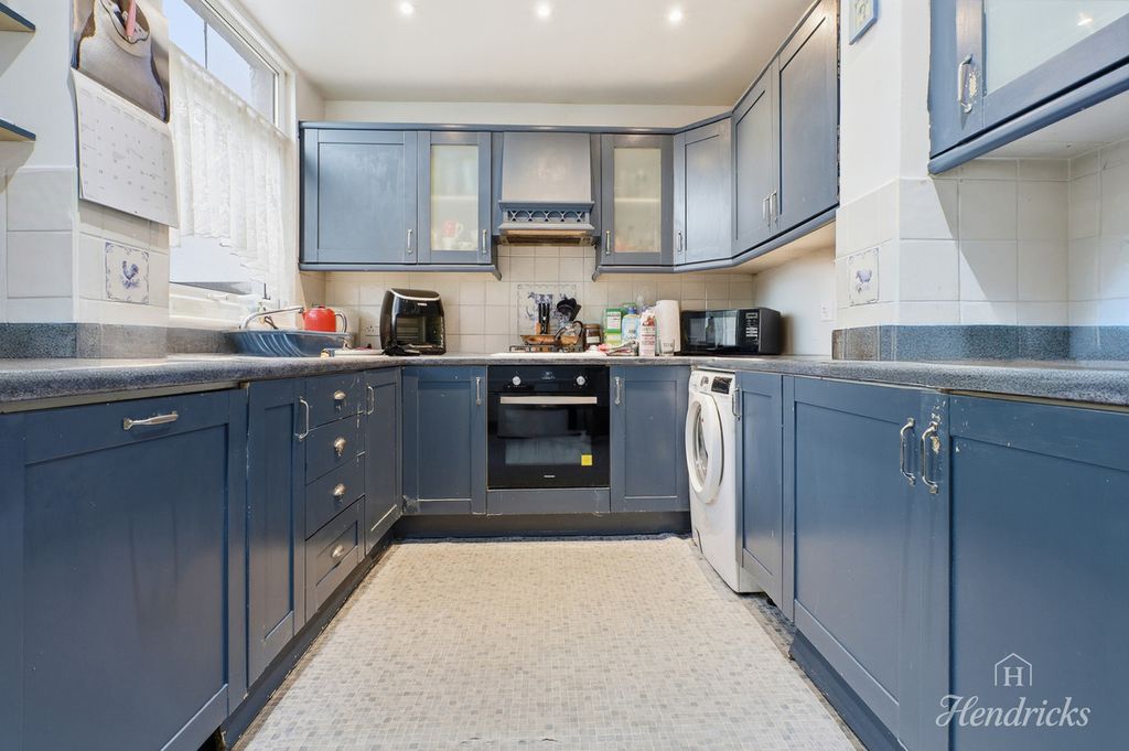 Property photo 2 of 19