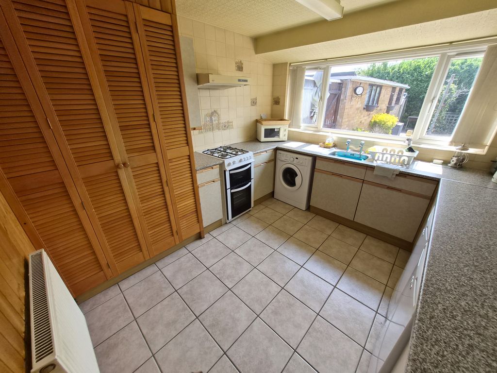 Property photo 3 of 11 Kitchen 2