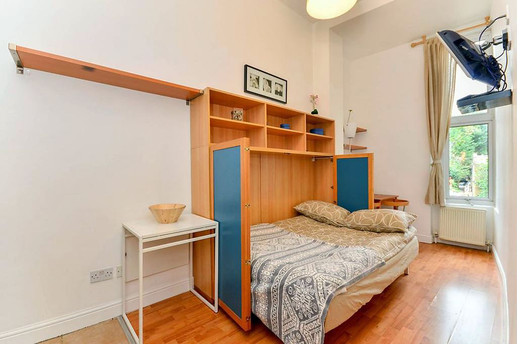 Property photo 1 of 4 Studio For Rent