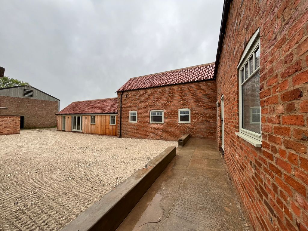 Property photo 2 of 26