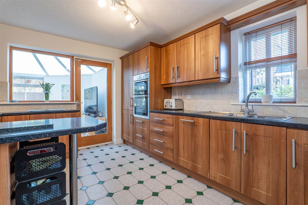 Property photo 3 of 39 Kitchen