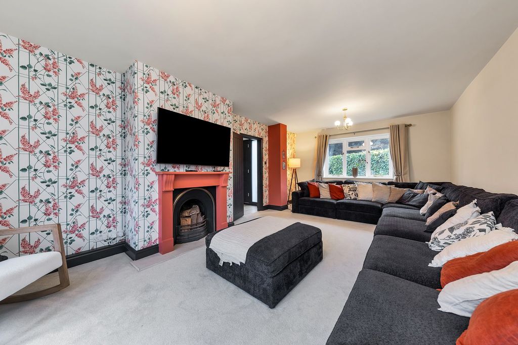 Property photo 2 of 31