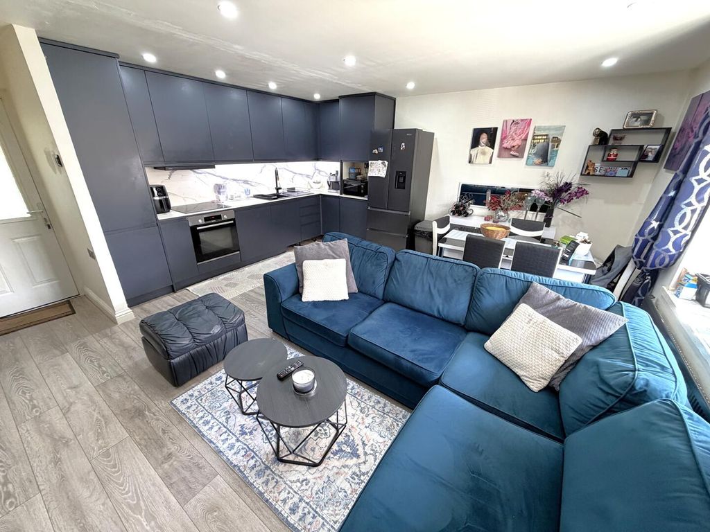 Additional image 4 of 2 bed flat for saleLandseer Court, Corby NN18