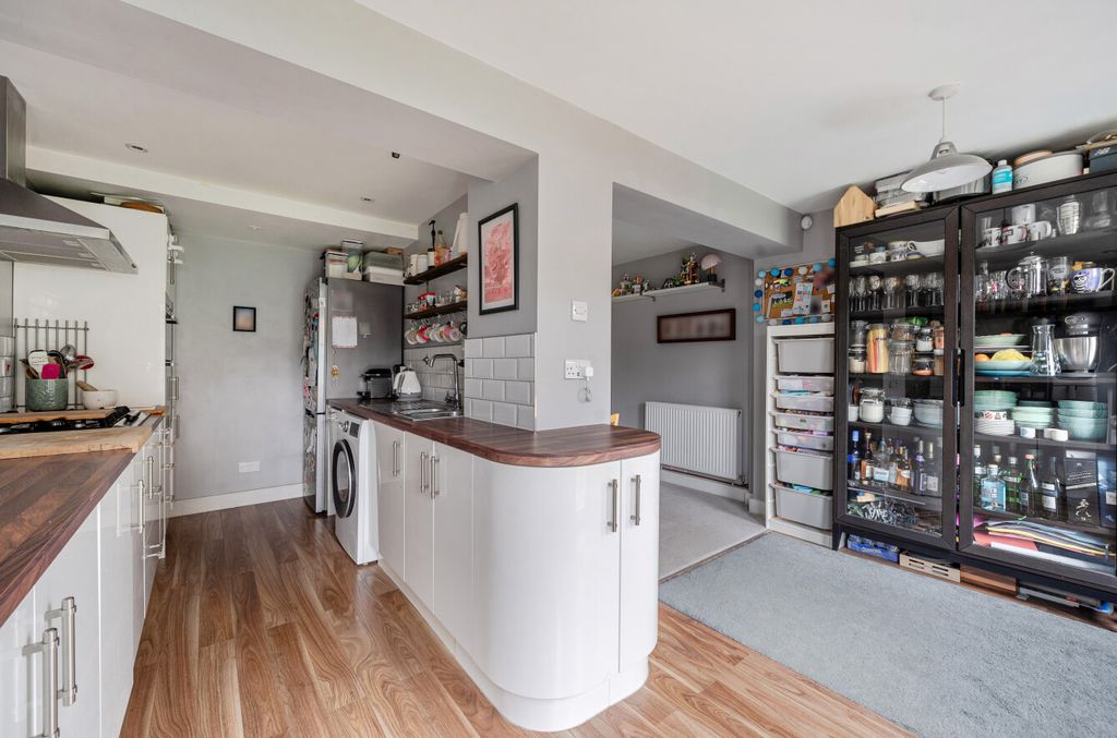 Property photo 3 of 18 1396028-11-6964E7...