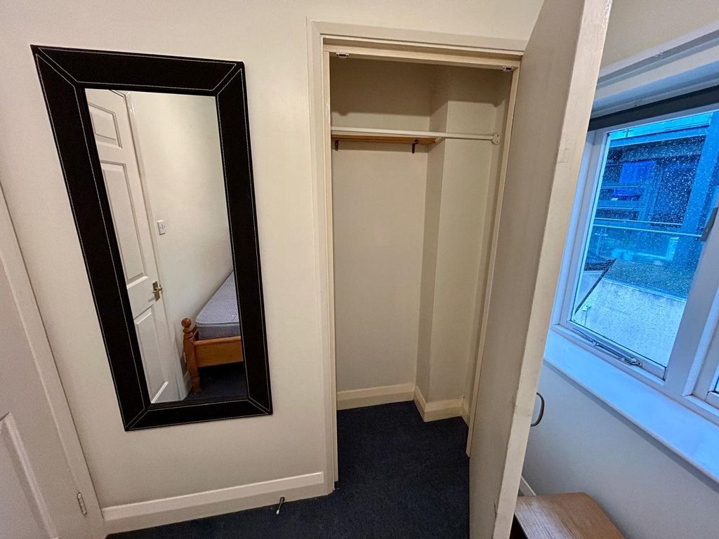 Property photo 3 of 20 2A0F70F2-80Ad-4660-87c1-6991F3A97329