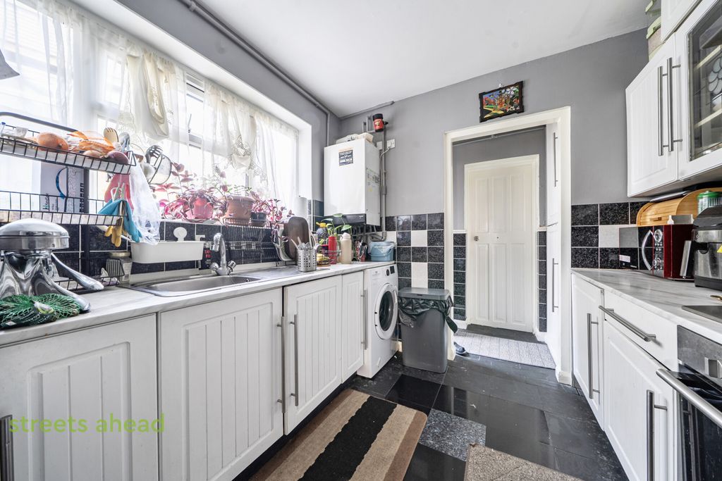 Property photo 2 of 14 9493973B-2000-4dc...