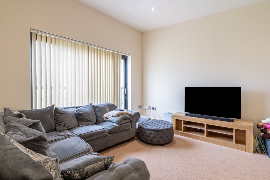 Property photo 3 of 11 5158393