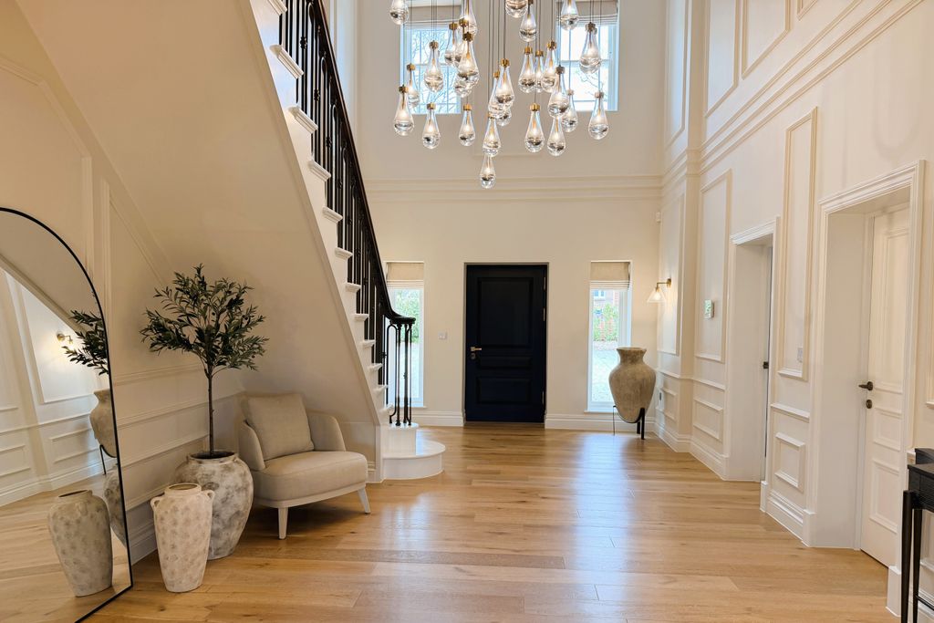 Property photo 2 of 32 Silverhall-2