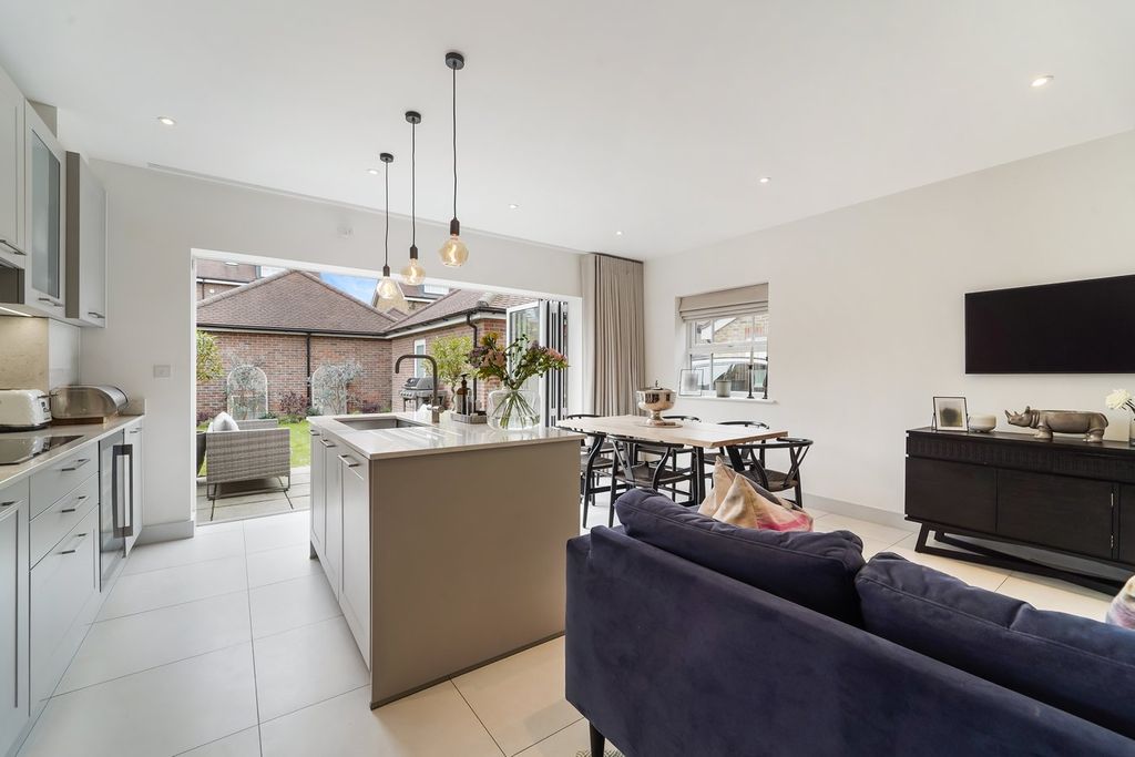 Property photo 2 of 20