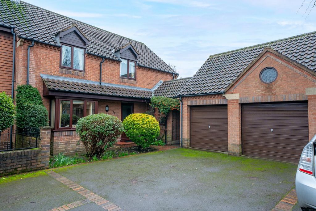 Property photo 1 of 27 Front (Exterior)