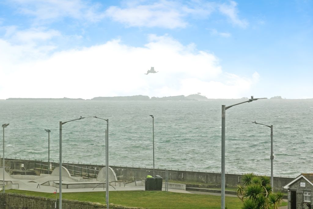 Property photo 2 of 21 Sea View