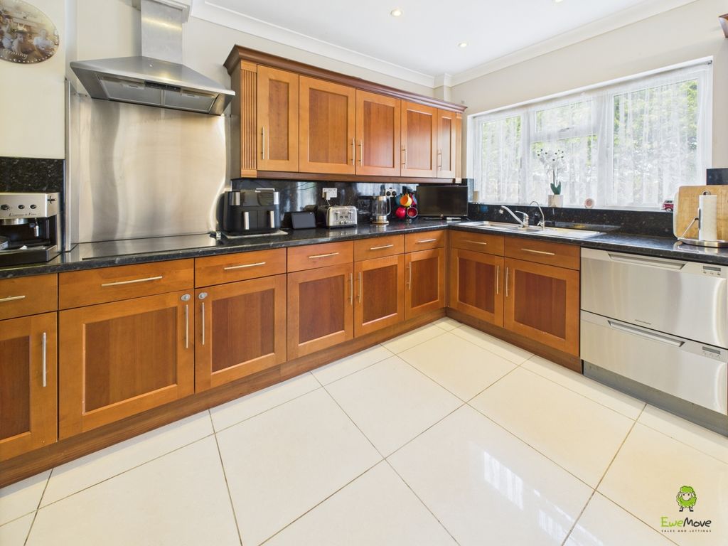 Property photo 3 of 26 Presented By Clinton At Ewemove Bexleyheath And Da