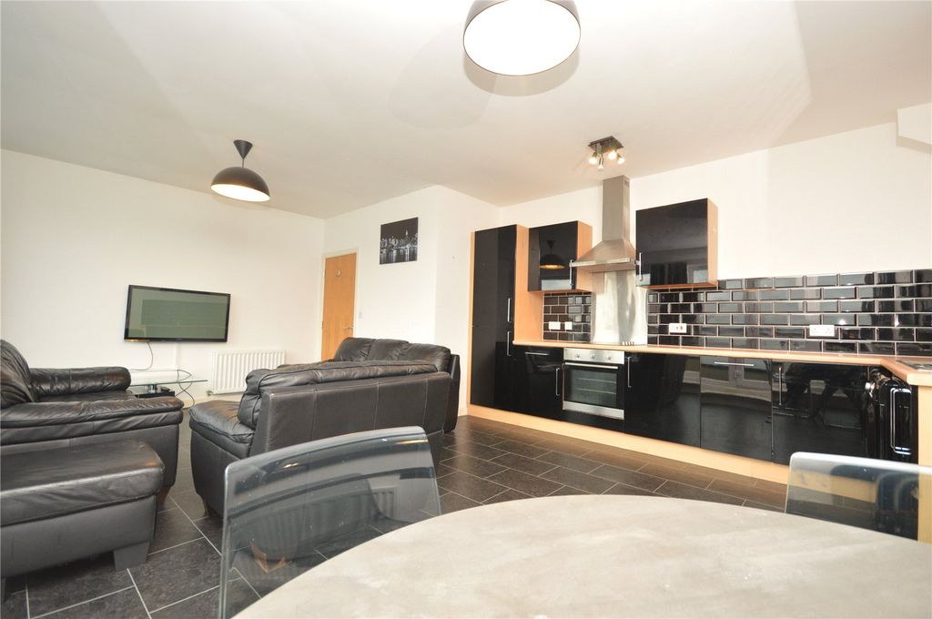 Property photo 3 of 8 Picture 3