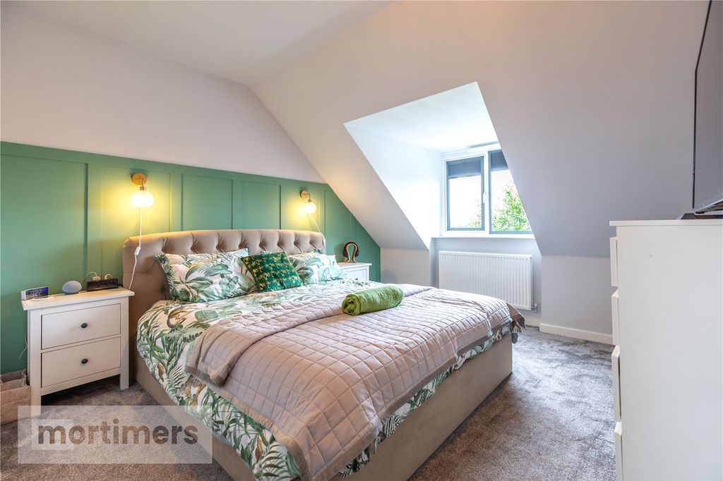 Property photo 2 of 28 Main Bedroom