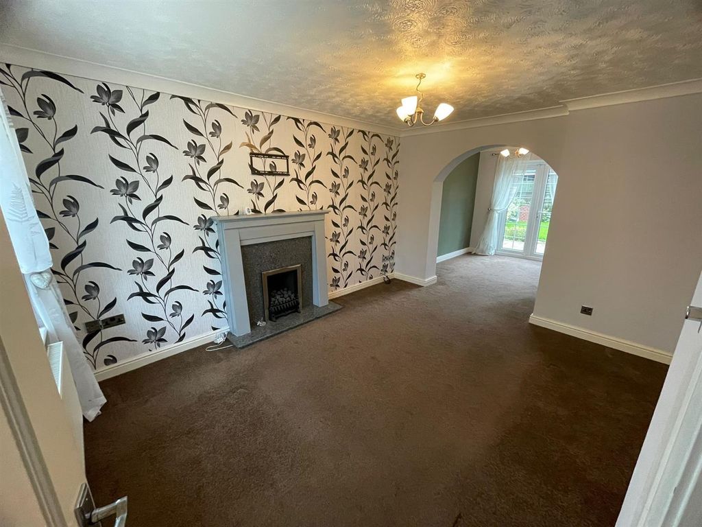 Property photo 2 of 13 Lounge.Jpg