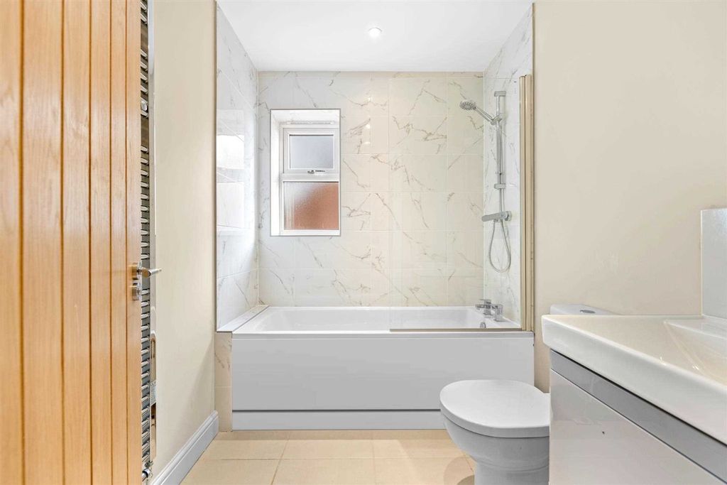 Property photo 3 of 4 4165843