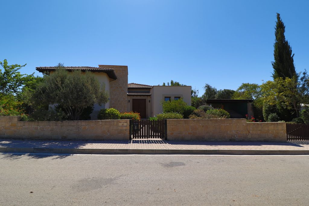 Property photo 1 of 32