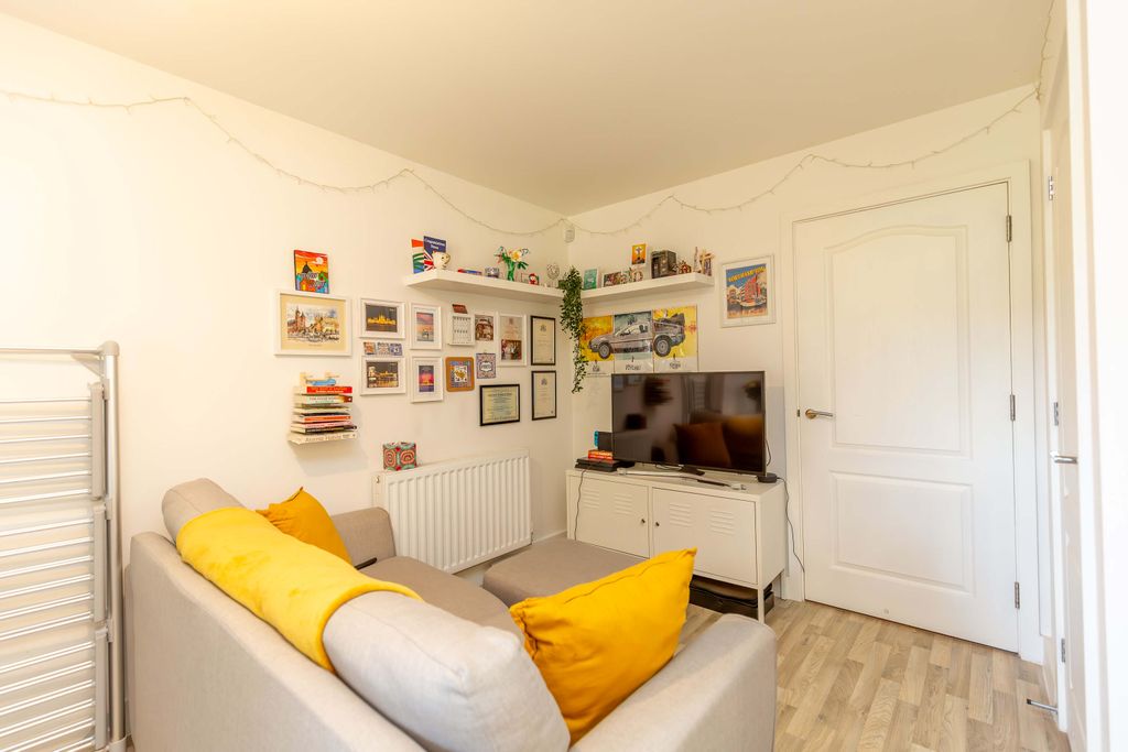 Property photo 3 of 30 2-Victoria-Gate-18.Jpg
