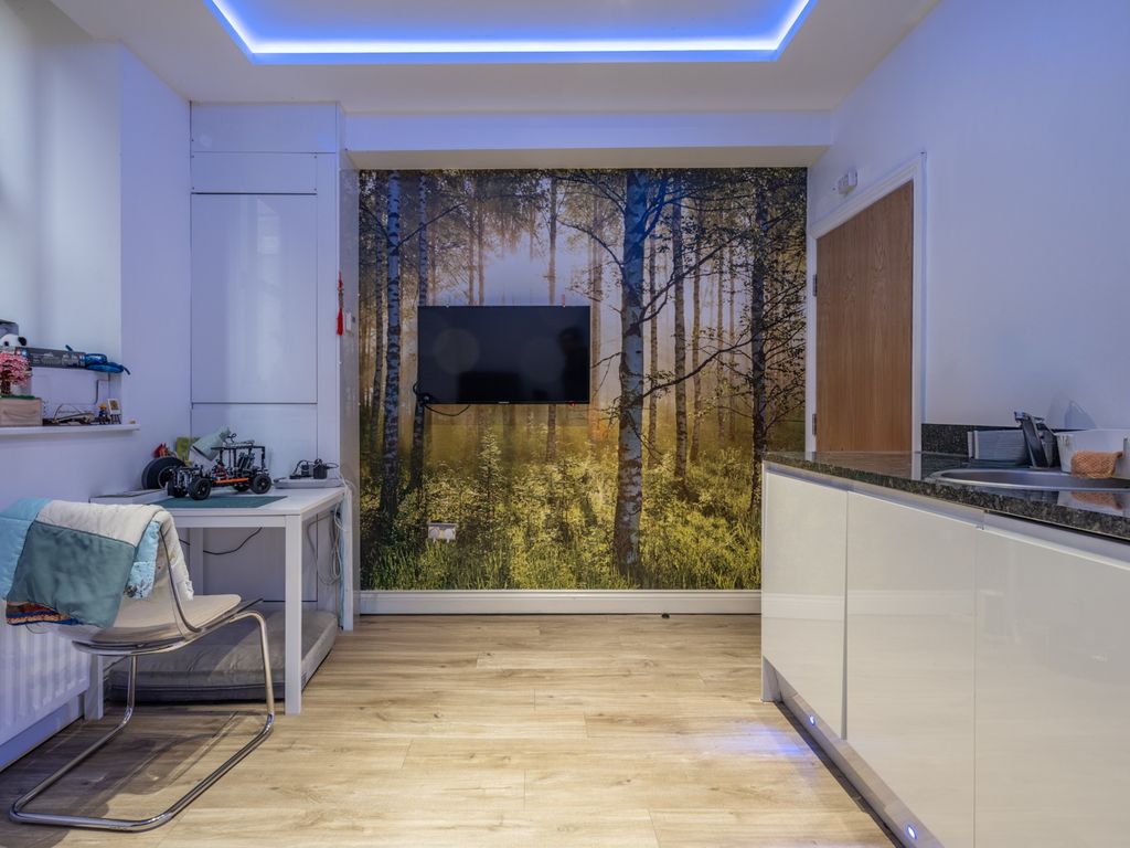 Property photo 2 of 6 3930542