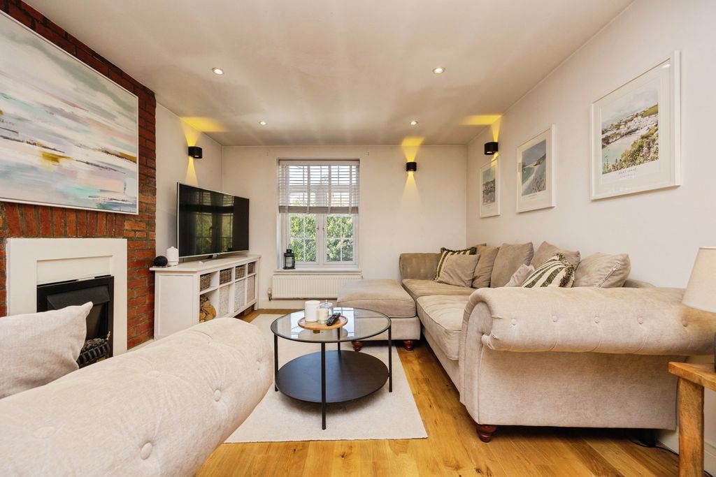 Additional image 13 of 2 bed flat for salePortsmouth Road, Milford, Godalming, Surrey GU8