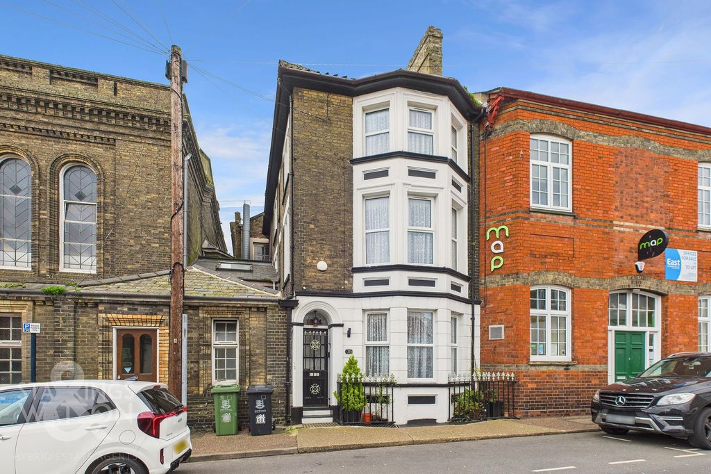 Property photo 1 of 21