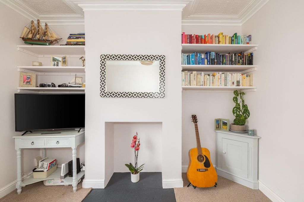 Property photo 3 of 39 Char8587.Jpg