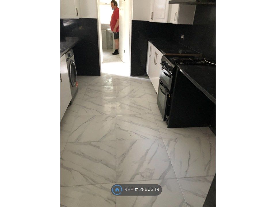 Property photo 2 of 6 Kitchen