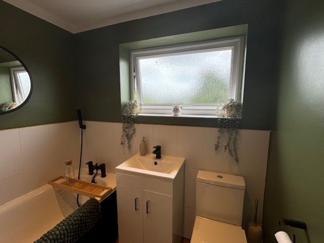 Property photo 2 of 14 Main Bathroom 2
