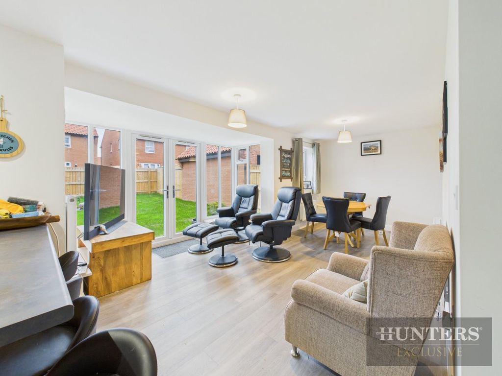 Property photo 3 of 25 Cam05316G0-Pr0246-Still029.Jpg