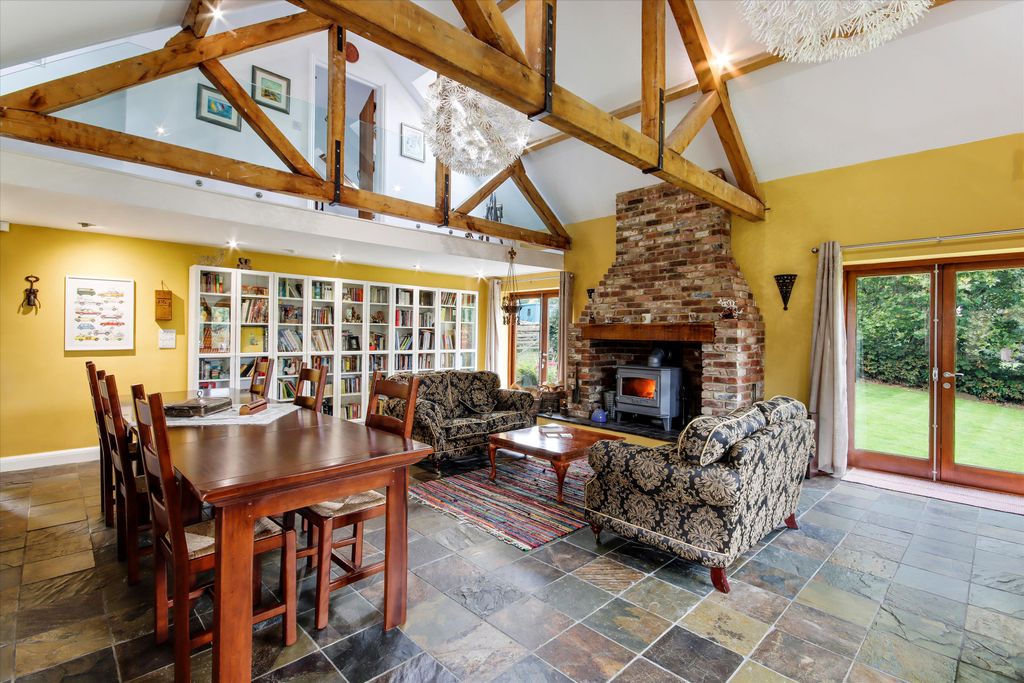 Property photo 2 of 21 Image