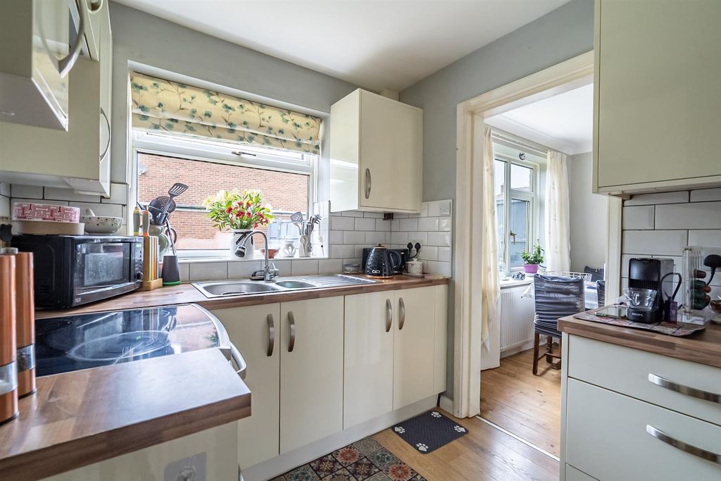 Property photo 2 of 13 Kitchen 1