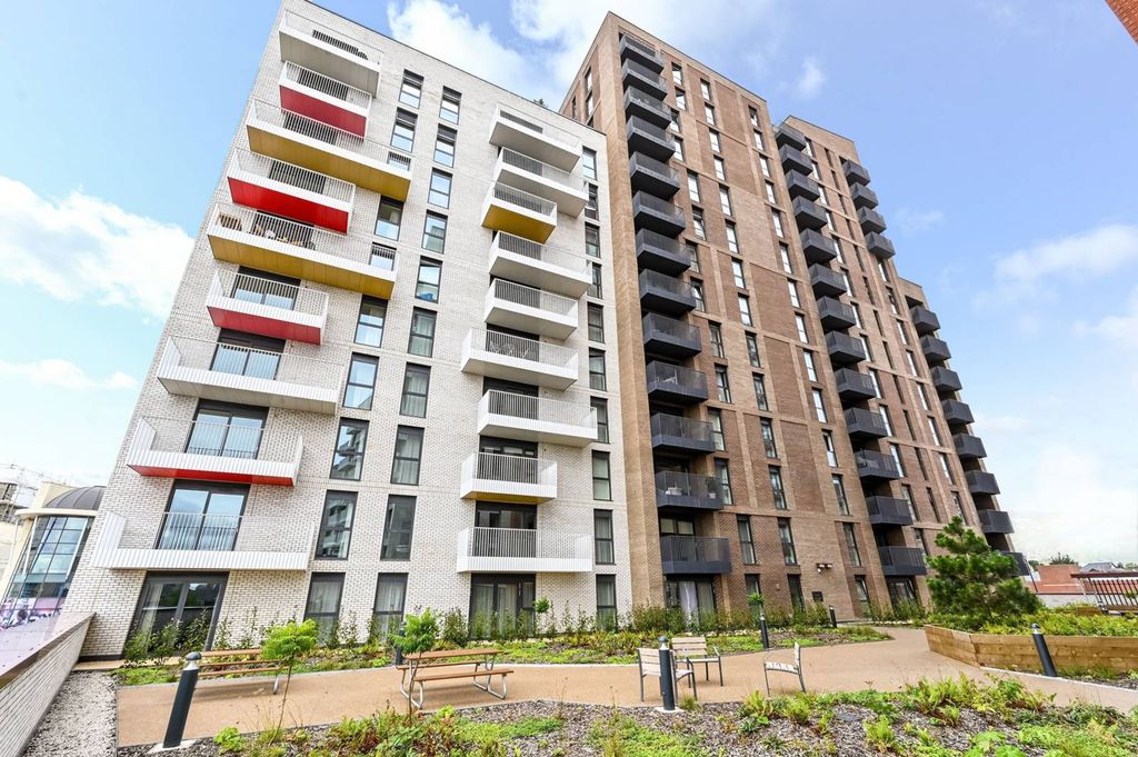 Property photo 2 of 34