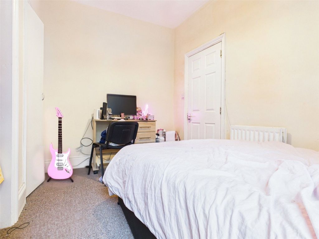 Property photo 1 of 8 Room
