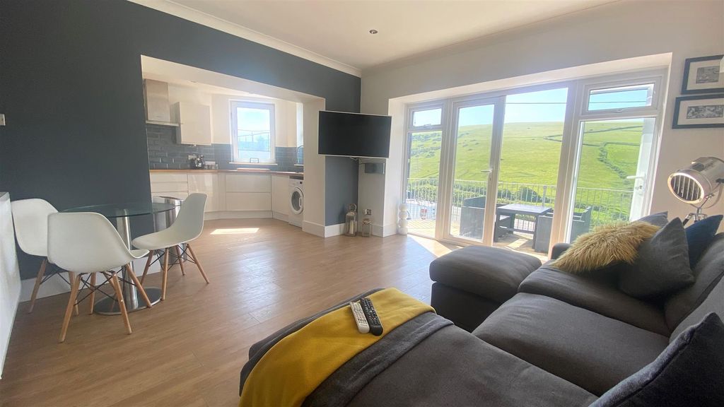 Property photo 2 of 9 14.Jpg