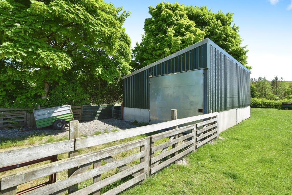 Property photo 3 of 33