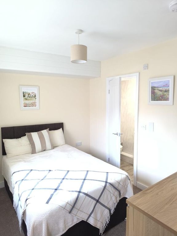 Property photo 1 of 5 Bedroom