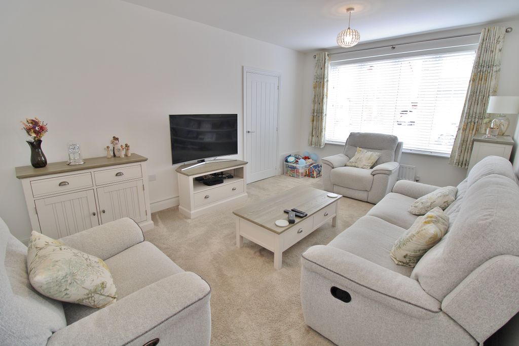 Property photo 3 of 21