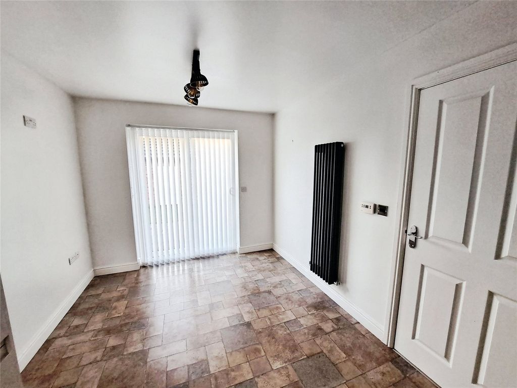 Property photo 3 of 12 Kitchen/Dining Room